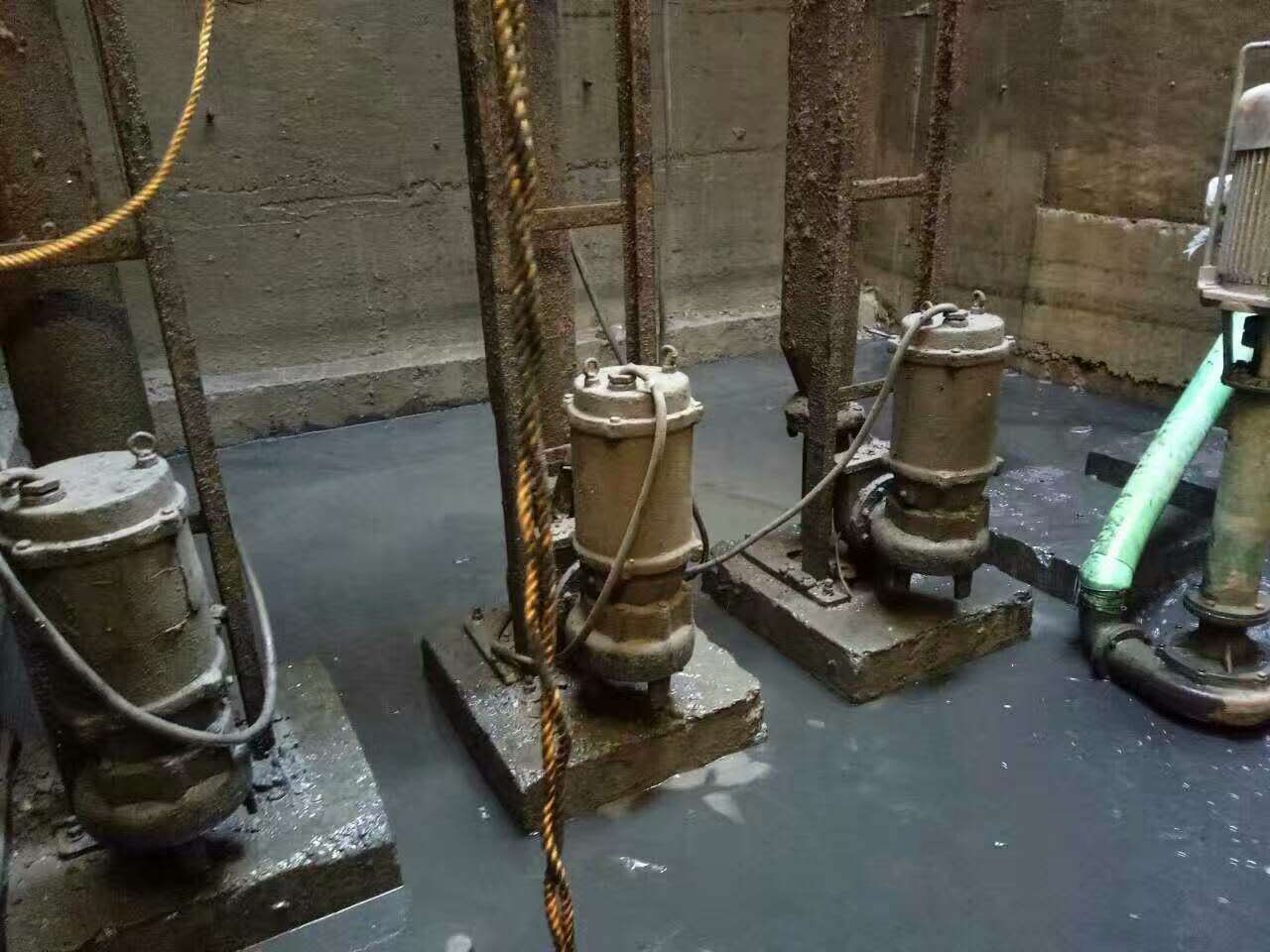 通江污水池清理